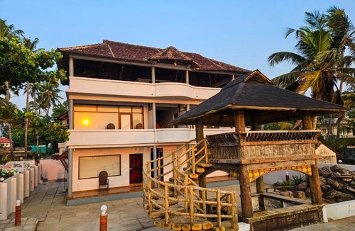 Kuzhuppilly House | Sea View Balcony room - Tide End Beach Villa