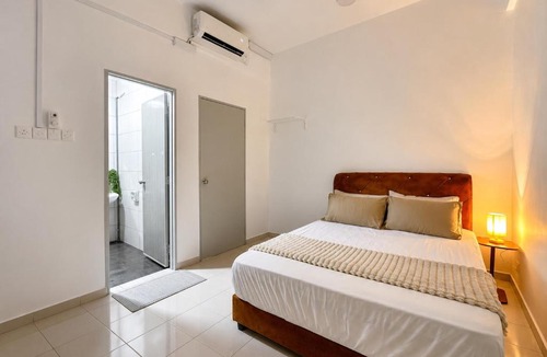 Malacca City Apartment | Seabreeze Hideout at Pantai Klebang Netflix I Wifi I Massage Chair I 7 pax