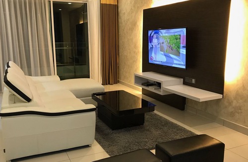 Downtown George Town Apartment | Seafront Cozy Luxury Apartment