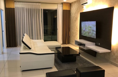 Downtown George Town Apartment | Seafront Cozy Luxury Apartment