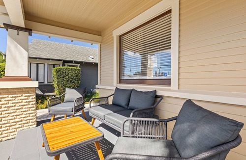 Eastside House | SeaSide Escape, Dedicated Parking, PacMan & Pool Table