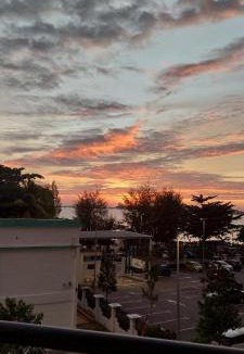 Tanjung Kling Apartment | Seaview 2BR Resort Stay Near Pantai Puteri