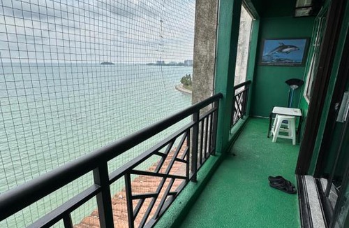 Taman Haji Zainal Apartment | Seaview Paradise Lagoon By Arety (1 Bedroom)