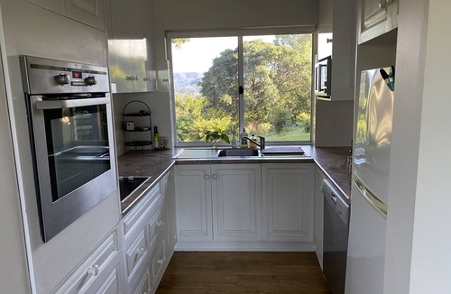 Tallai Apartment | Self contained 2 bed, 2 bath, lounge, pet friendly Gold Coast hinterland.
