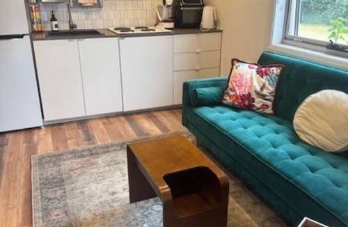 Gwynneville Apartment | Self-contained retreat 1.3km from Wollongong Beach and CBD