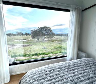 Murrumbateman Bed & Breakfast | Self-contained tiny home on acreage - 16 Belleview Dr