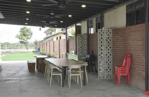 Senai House | Senai - Spacious & Mahjong & Billiards & KTV #4BR5B #30-35 pax by Cowidea