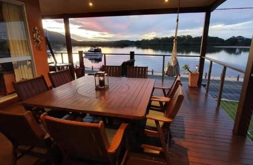 Dunbogan Apartment | Sensational Waterfront Apartment