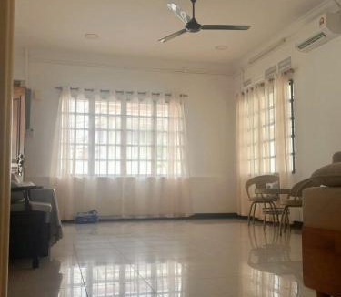 Pekeliling House | Sentul KL Private Cozy Bungalow Homestay - Free Parking & Wifi