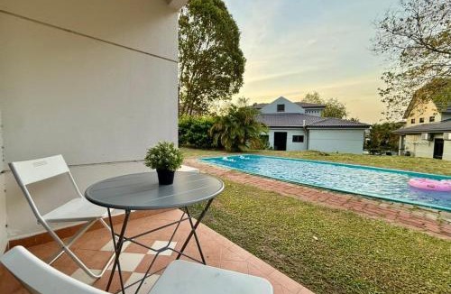 Alor Gajah Ski Chalet | Serene Holiday Chalet with pool in a quiet enclave