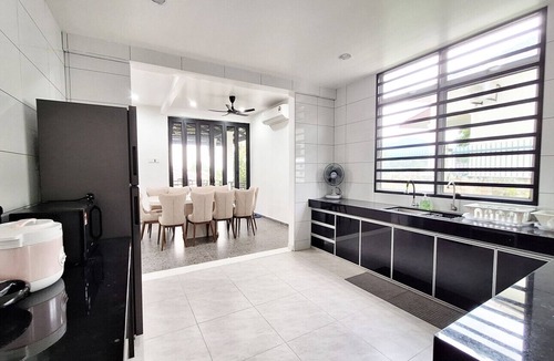 Seremban House | Serene Seremban Town Hilltop Garden Villa