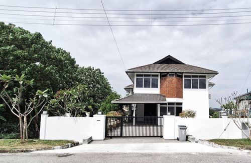 Seremban House | Serene Seremban Town Hilltop Garden Villa