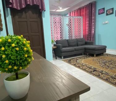 Gual Periok House | Seri Idaman Guest House (Pasir Mas)