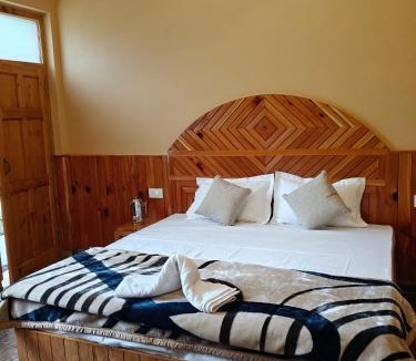 Ghiyagi House | Seri Pyramid View Home Stay Jibhi