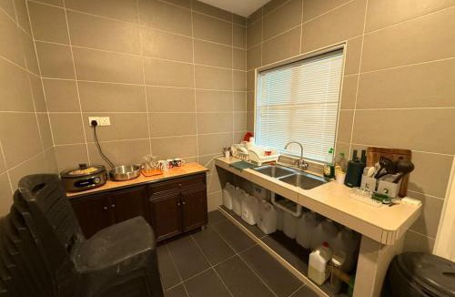 Taman Teratai Villa | Setia Home Sitiawan KTV 12+4 Pax