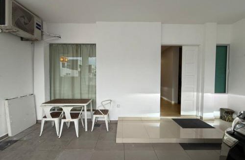 Taman Teratai Villa | Setia Home Sitiawan KTV 12+4 Pax