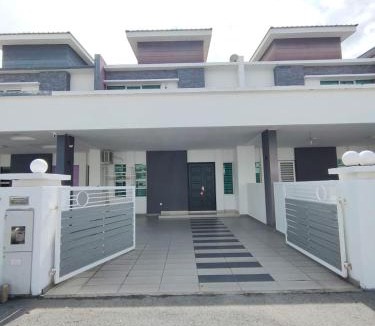 Taman Teratai Villa | Setia Home Sitiawan KTV 12+4 Pax