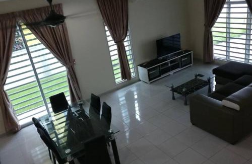Taman Teratai House | Setia Residen Semi-D two half storey 5 Bedrooms unlimited wifi