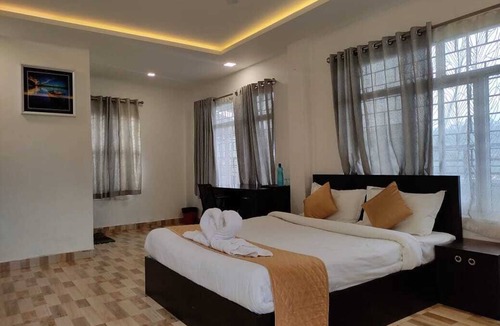 Moolakadai Hotel | Seven Malai Residency