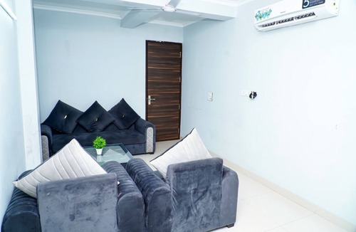 Sushant Lok Hotel | Shaan Stay