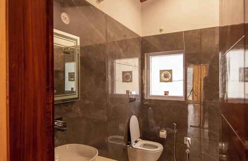 Bhimtal Bed & Breakfast | Shanti Kunjj : Lake View Cottage