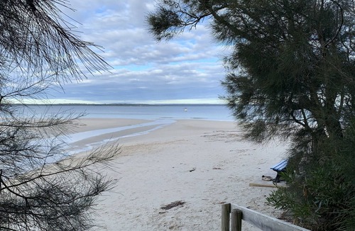 Callala Bay House | Shelley’s at Callala Bay-5 min walk to Bay & Shops. Wifi, Netflix, Pet Friendly