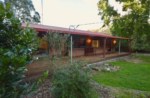 Katoomba House | Shiralee's Rest | Single-Level Home, 3 Bedroom, 1.5 Bathroom, A/C, Central Heating, BBQ