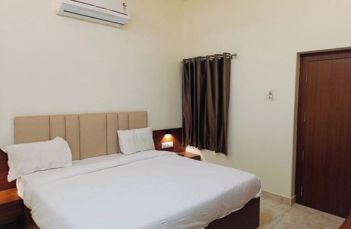 Sigra Hotel | Shree Gangesh Inn