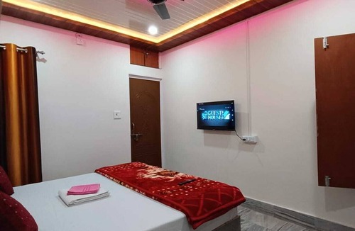 Lanka Hotel | Shree Guest House