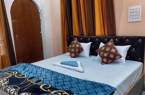 Lanka Hotel | Shree Guest House