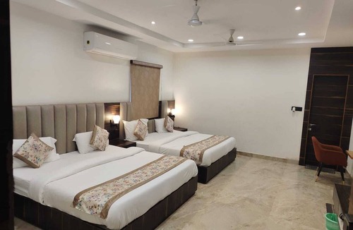 Vrindavan Hotel | SHRI GAURANAG PALACE