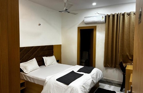 Mathura Hotel | Shri Radha Kripa Dham