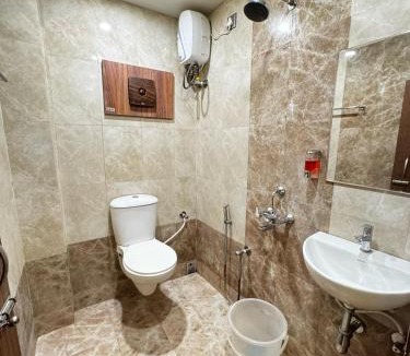 Kolkata Hotel | Silver Line Hotel - Kolkata Nr Netaji Subhash Chandra Bose International Airport with Airport Drop