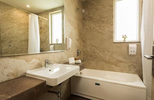Sector 39 Hotel | SILVER OAK
