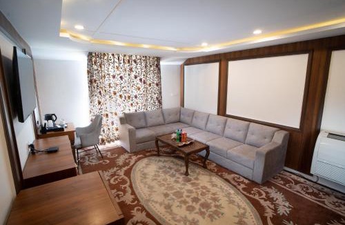 Gulmarg Resort | Sindh Resorts