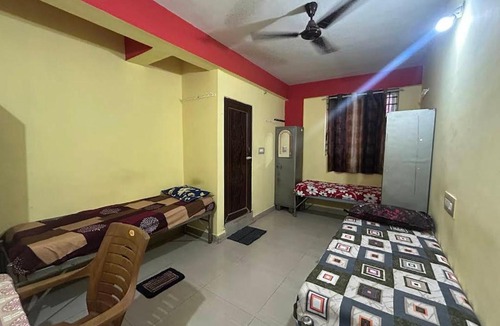 Vyalikaval HBCS Layout Bed & Breakfast | SIRI Krishna Gents PG Nagavara
