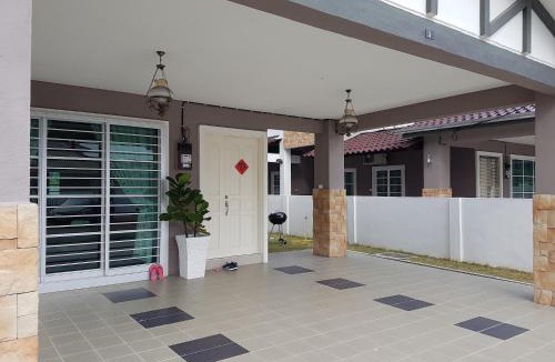 Taman Teratai House | Sitiawan Homestay Entire Semi D house