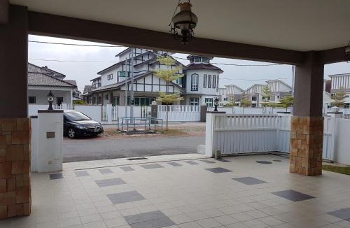 Taman Teratai House | Sitiawan Homestay Entire Semi D house
