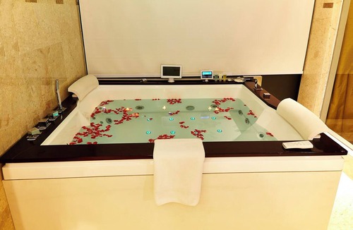 Gulshan Hotel | Six Seasons Hotel