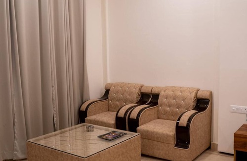 Sector 14 Hotel | Sk Premium Park GGN