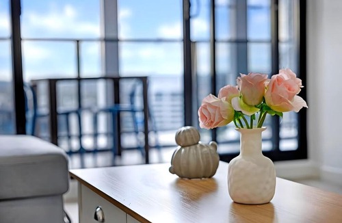 Parramatta Apartment | Sky-City-2 mins to Train & Shopping& Everything