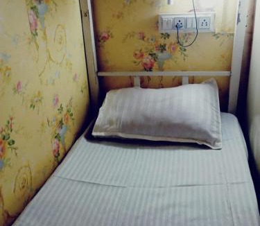 Andheri Hostel | Sky Dormitory Andheri Near Railway Station