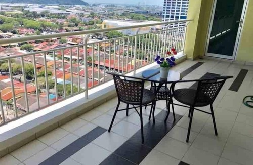 Bayan Baru Apartment | Sky Holiday home, near Spice Penang