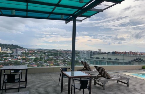 Downtown Kota Kinabalu Hotel | Sky Suite Top floor with Rooftop Pool & Gym