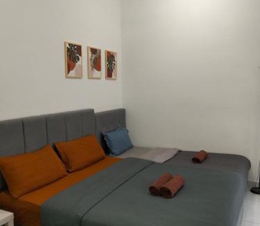 Bukit Indah Apartment | Sky Trees Bukit Indah netflix and wifi
