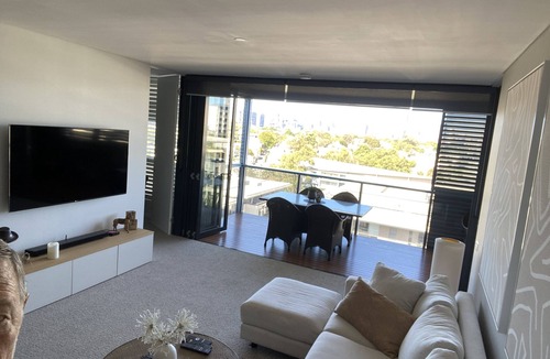 Camperdown Apartment | Skyline Camperdown Views: Renovated 2B/2B with Pools, Fitness & Free Parking