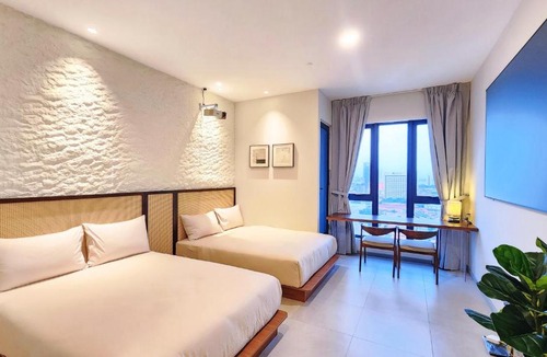 Downtown George Town Apartment | SkyPool at 22Macalisterz - Georgetown City Centre, 4pax by PG Home