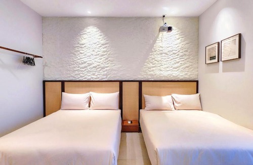 Downtown George Town Apartment | SkyPool at 22Macalisterz - Georgetown City Centre, 4pax by PG Home