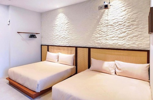 Downtown George Town Apartment | SkyPool at 22Macalisterz - Georgetown City Centre, 4pax by PG Home