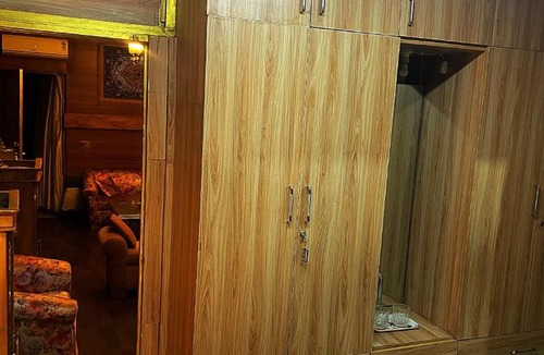 Chittaranjan House | Small cozy room in a designer apartment